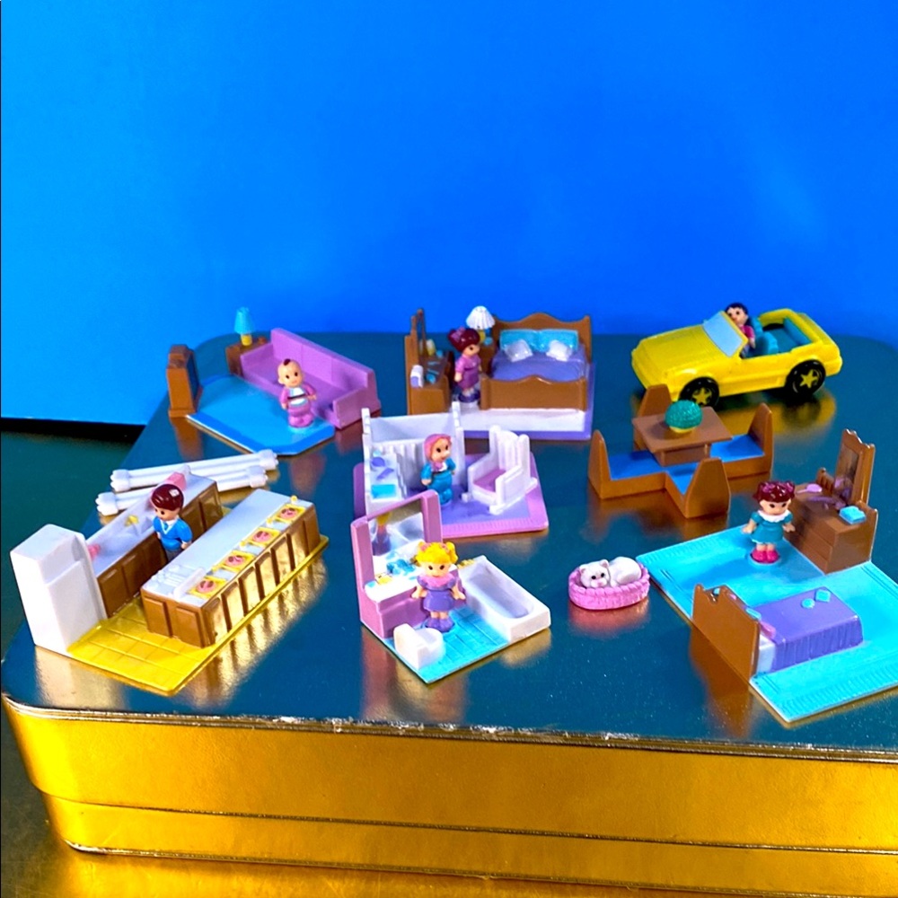 My Pretty Dollhouse Happy Heart Mansion Rooms of Furniture & Family 1995 GALOOB